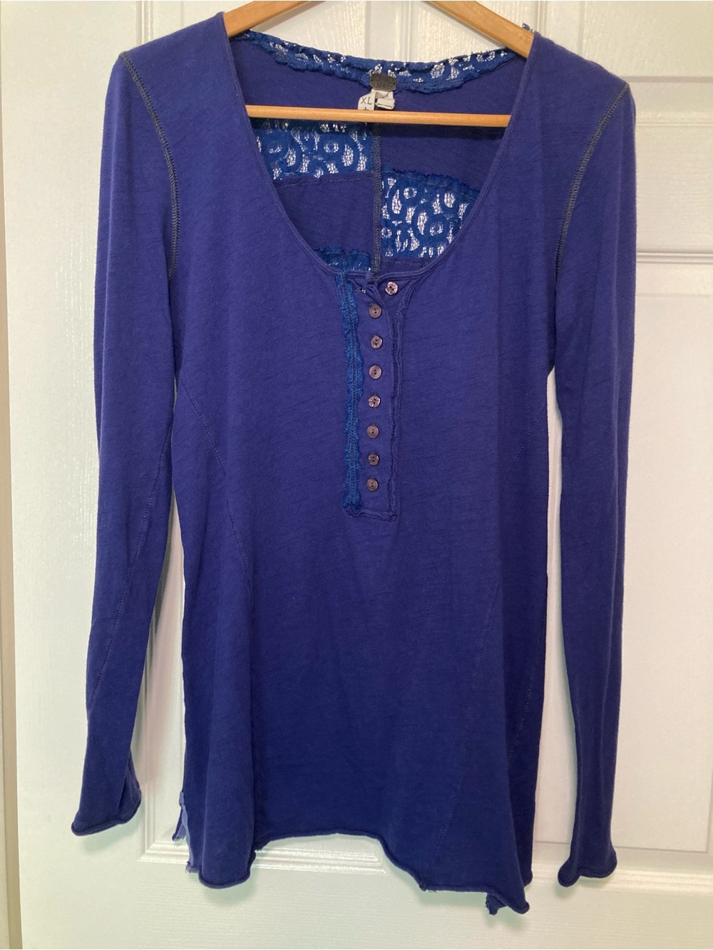 Free People 🟣 We The Free Size XL Ruffle Trim Lace Henley in Blue